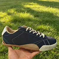 Baskets blanches simples et polyvalentes, chaussures de skate respirantes, chaussures décontractées pour hommes, délicates et respirantes sans causer d'inconfort aux pieds 2