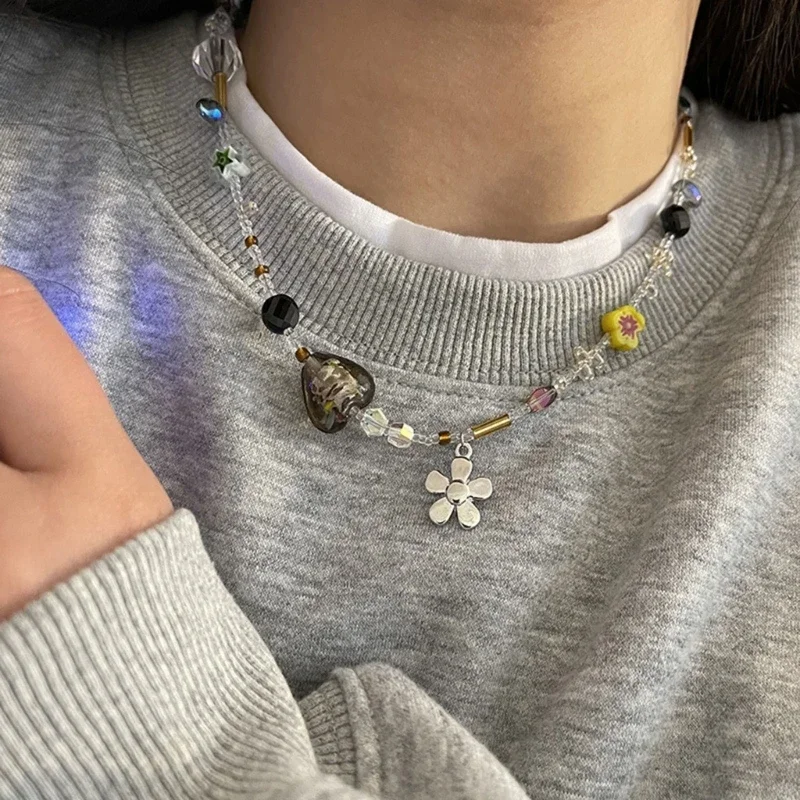 

Dainty Acrylic Flower Necklace Elegant Crystal Beaded Chain Choker Necklace Wedding Jewelry Women Flower Sweater Chain