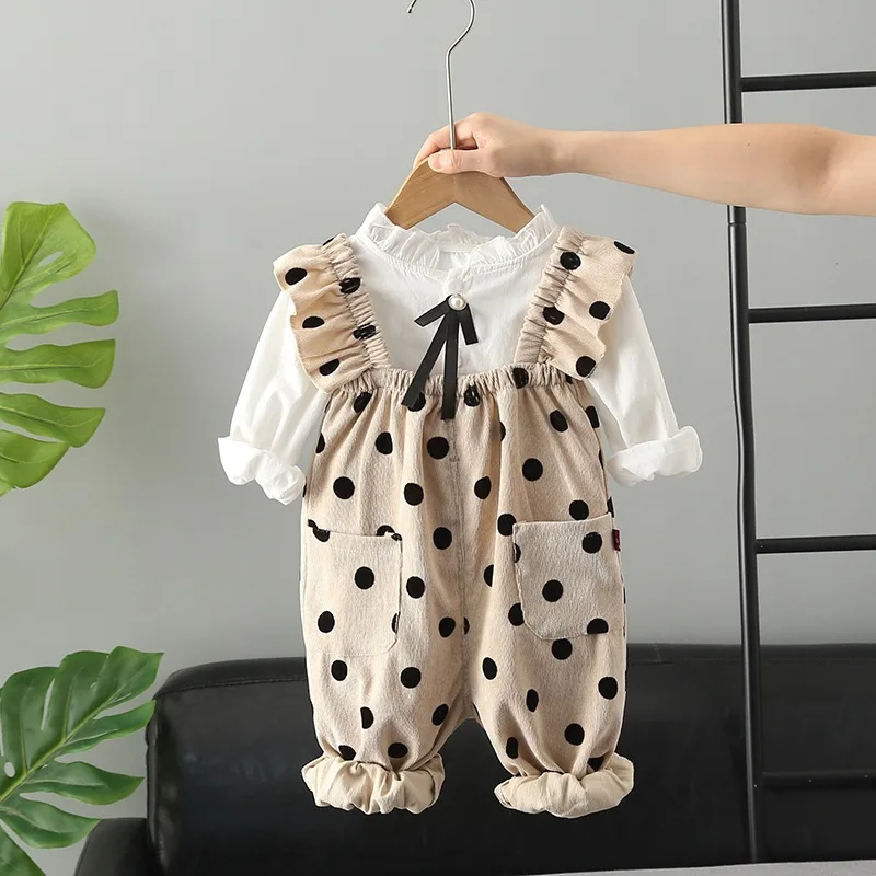 Рисунок 2 - Детский комплект одежды с длинными рукавами и оборками