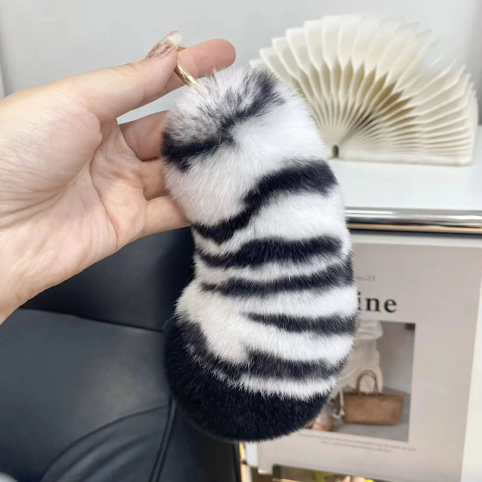 Plush doll girl Bag accessories Cute limit rabbit hair Snow Leopard Tiger tail Car keychain Cute animal keychain fashion gift