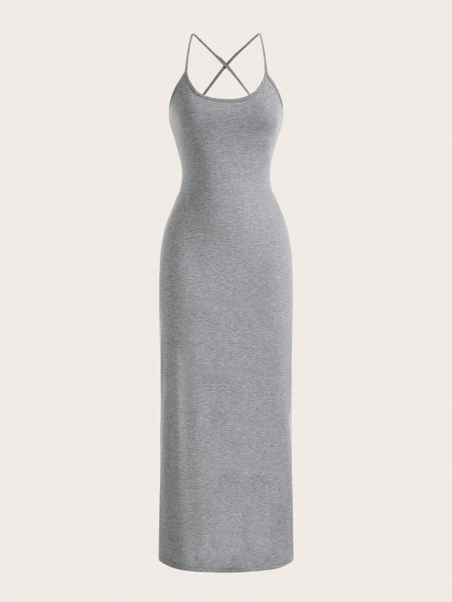 Gri çapraz askılı sırtı açık uzun elbise; inceltici ve seksi kalçayı saran elbise