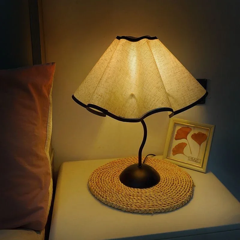 Petal umbrella lamp, table lamp creative light luxury high-end bedside lamp, bedroom girl atmosphere wabi sansi wind decorative