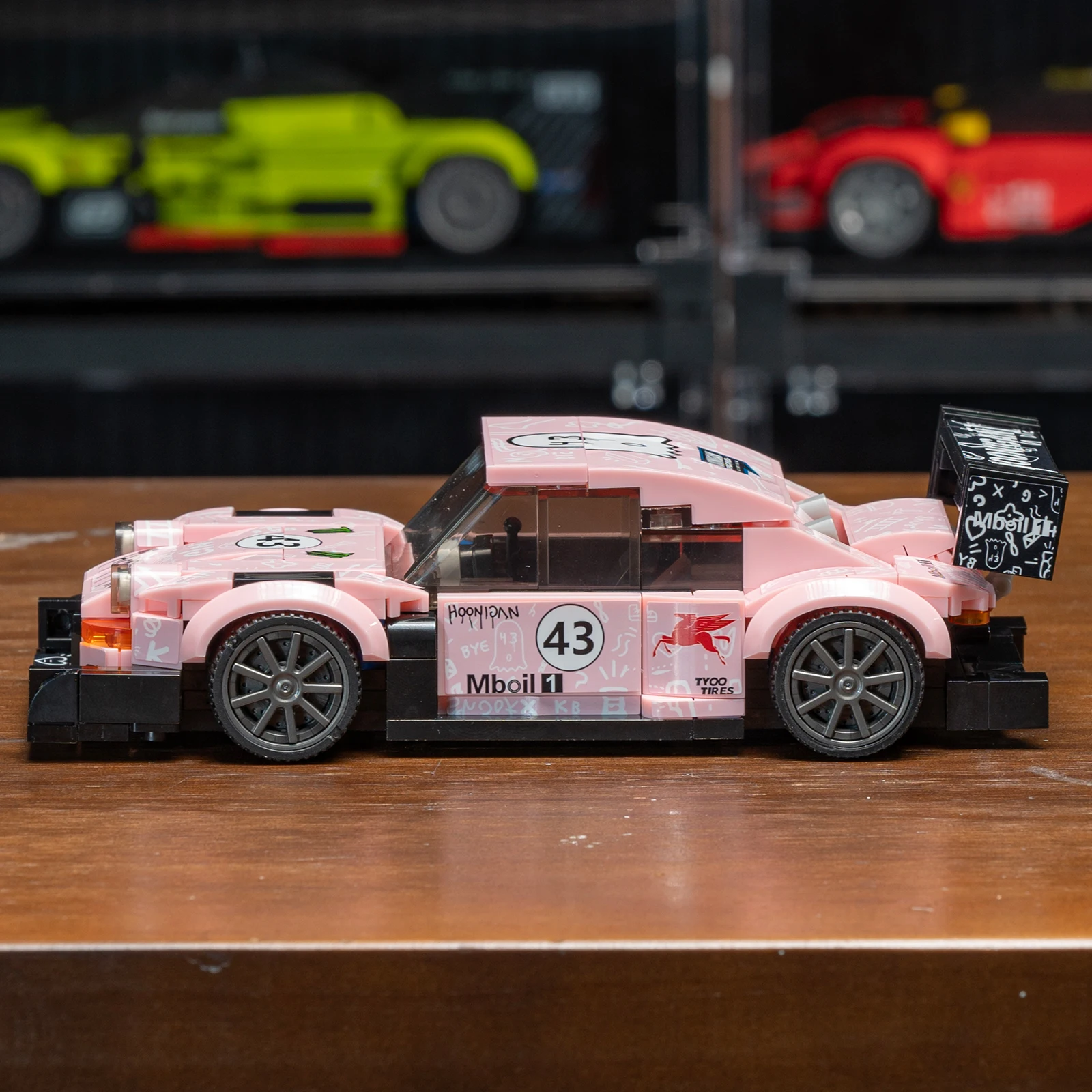 281PCS 핑크 그래피티 레트로 레이싱카 조립 세트, 1:24 스케일 커스텀 스포츠카 모델 키트, 수집용 스피드 자동차 전시품
