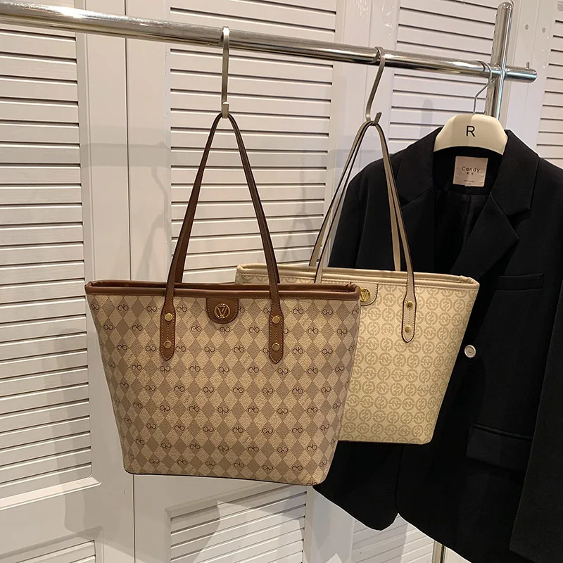 Tote Bag Large Capacity Commuter Premium Texture Handbag 2023 Early Autumn New One Shoulder Retro Versatile Women's Bag