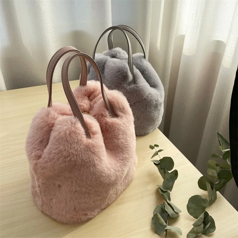 Impresionante bolso de mano tipo cubo de piel sintética de conejo suave para mujer, bolso de hombro de felpa esponjosa de invierno, elegante bolso de fiesta de moda urbana para chicas.