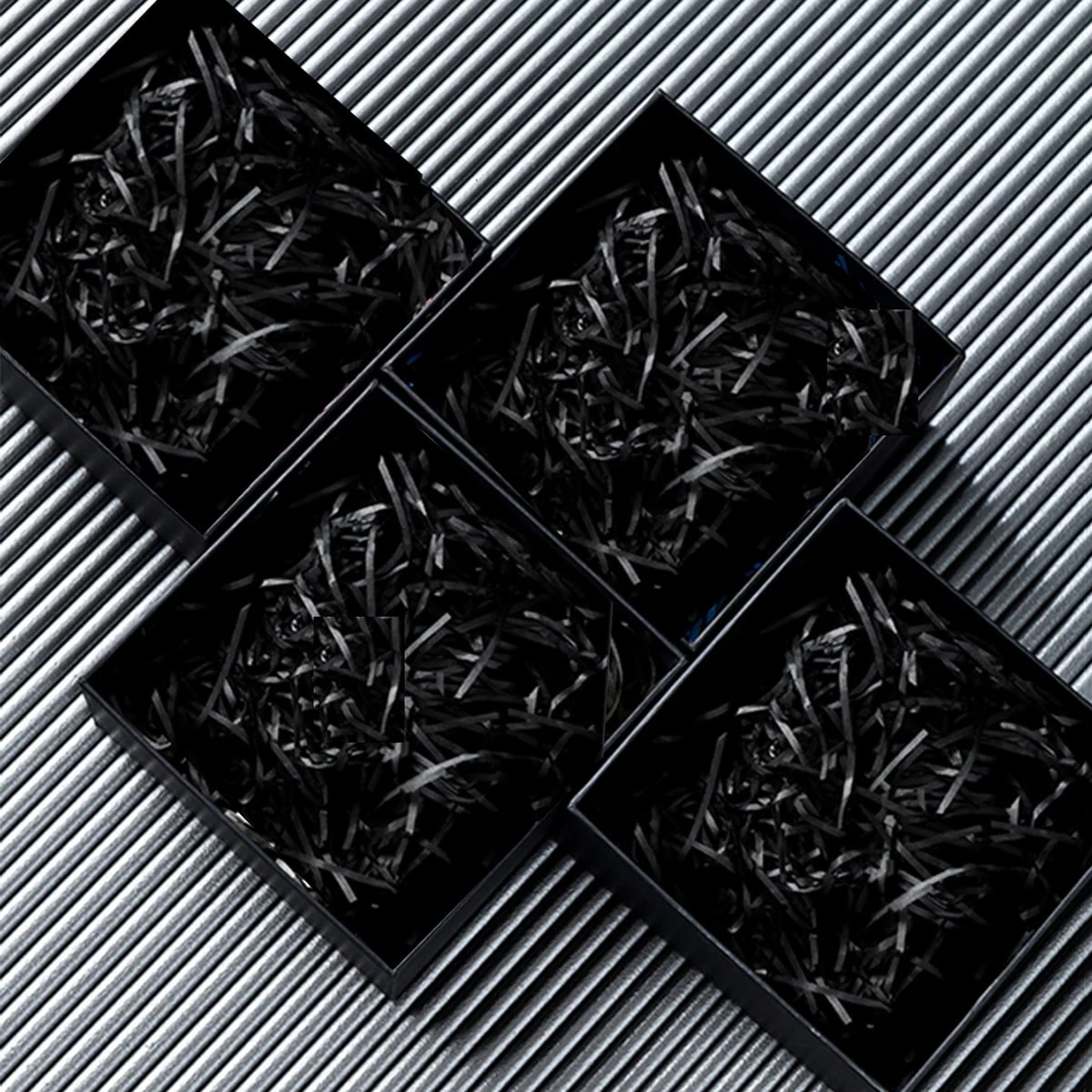 1pc-30g black gift box filled with Lafite grass (excluding box)