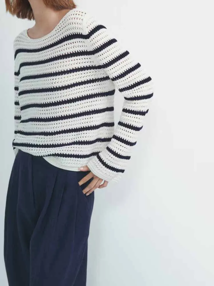 

Women 2023 New Fashion Hollowed out design stripe Cropped Knitted Blouses Vintage O Neck Long Sleeve Female Shirts Chic Tops