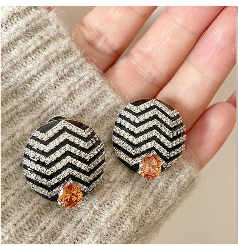 

Vintage Black Buckle Stud Earrings Unique Round Elegant Women's Jewelry