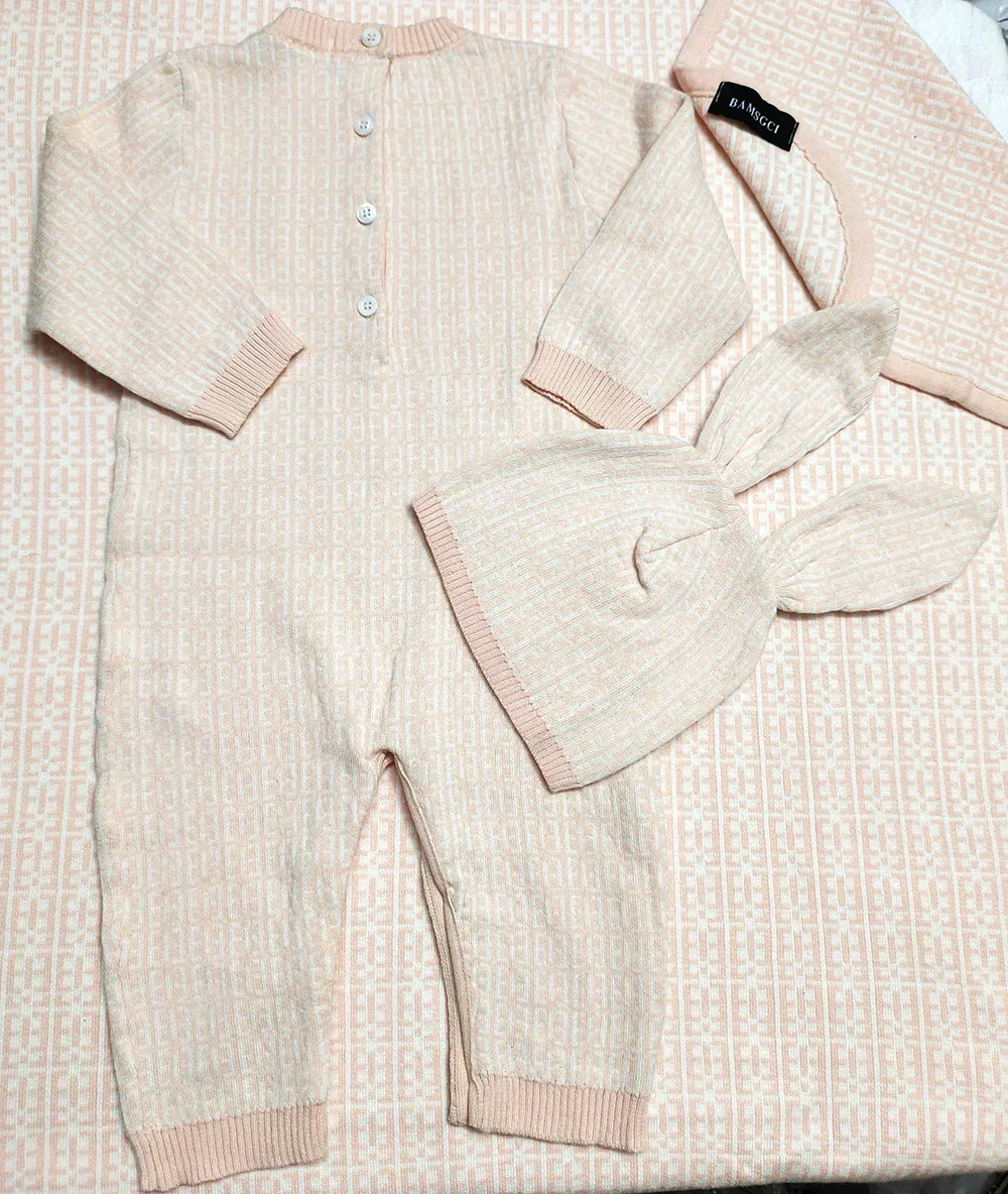 

F01 winter fashion Letter style newborn baby clothes warm knit sweater Baby mattress blanket toddler boy girls Romper and hat