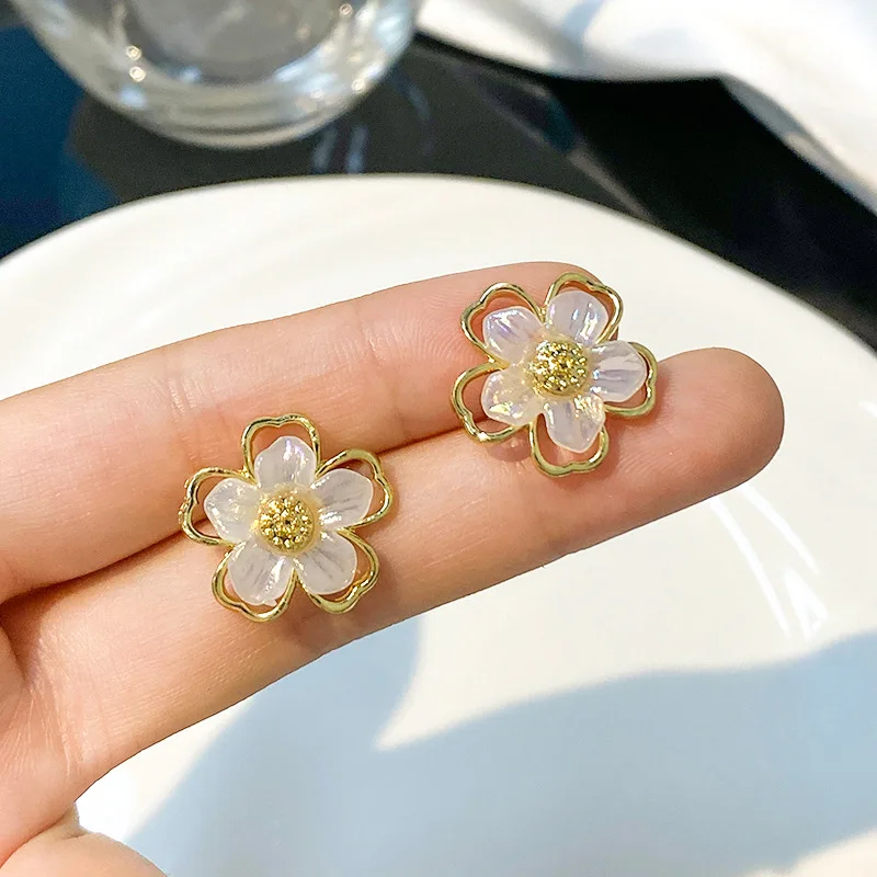 2024 New White Acrylic Flower Stud Earrings for Women Gold Color