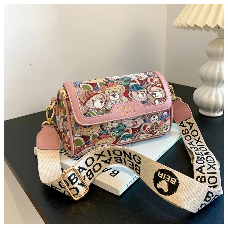 

Женская сумка с милым медведем, новая модель милого медведя, маленькая квадратная сумка на одно плечо с наклоном