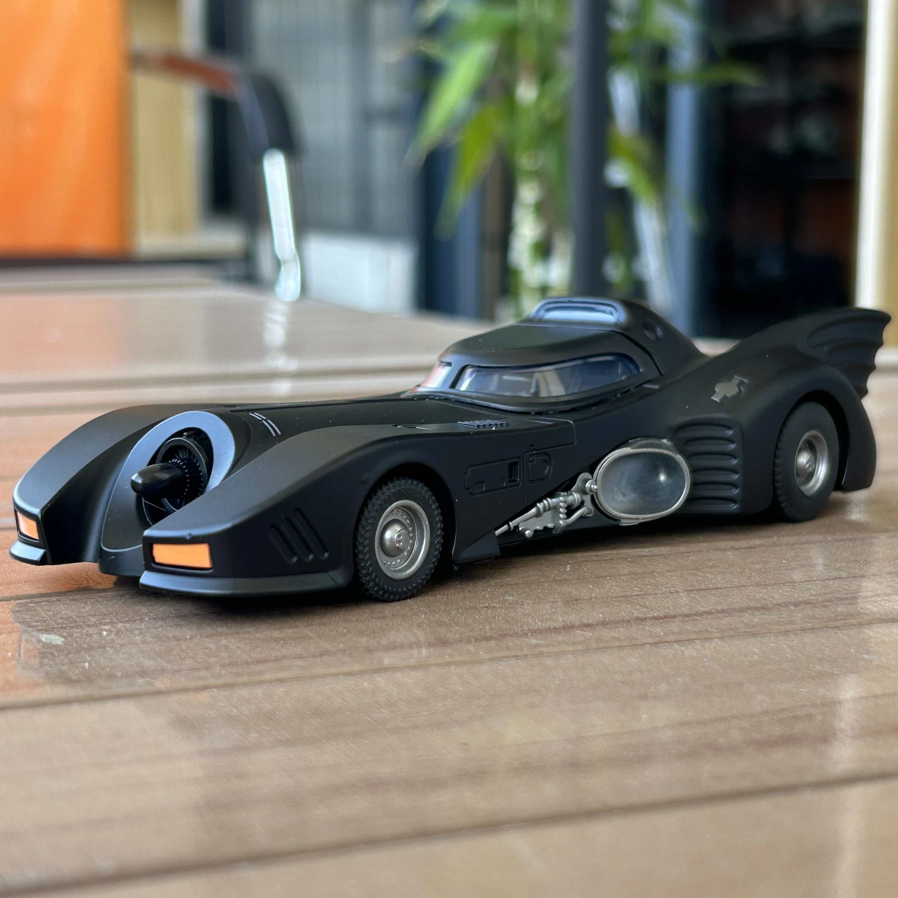 1:32 1989 Batmobile juguetes clásicos de alta simulación aleación de Metal Diecast modelo coche sonido y luz tirar hacia