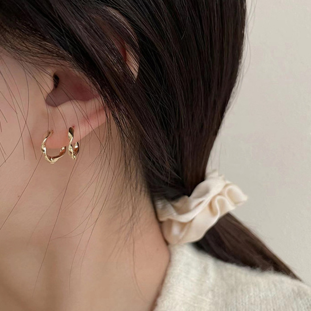 Vintage Gold Color Metal Ball Hoop Earrings Korean Style Hollow Out Statement Earrings for Women Fashion Party Jewelry
