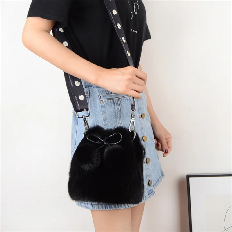 2023 New Winter Mink Fur Handbag Women's Bucket Shoulder Bag Real Mink Fur Underarm Bag Designer Furry Fur Handbag For Women