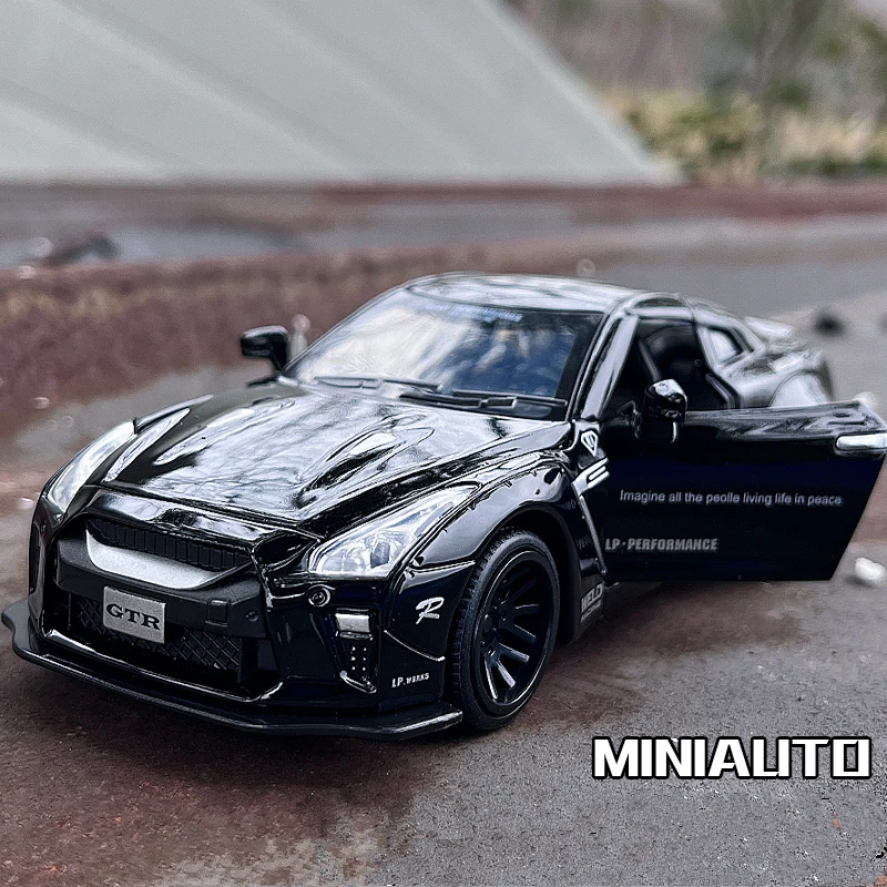 1:32 NISSAN GTR R34 R35 Alloy Sports Car Model Diecast Metal Toy Vehicles Racing Car Model Sound and Light Collection Kids Gift pixar cars diecast