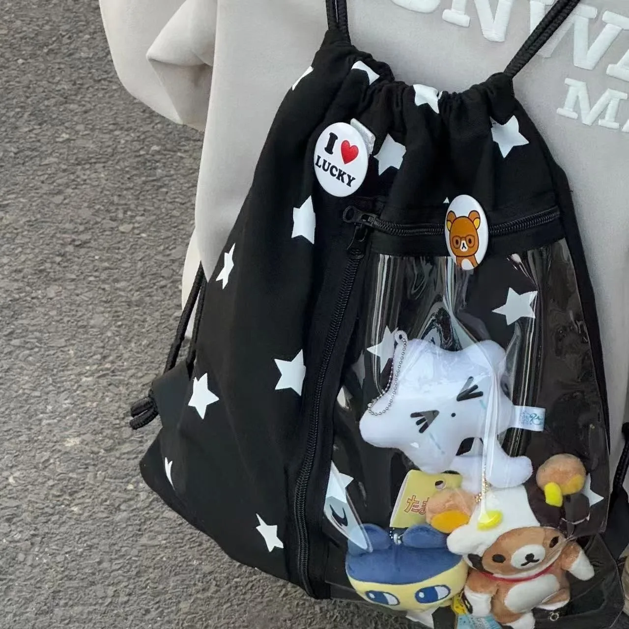 Large black star (excluding accessories)