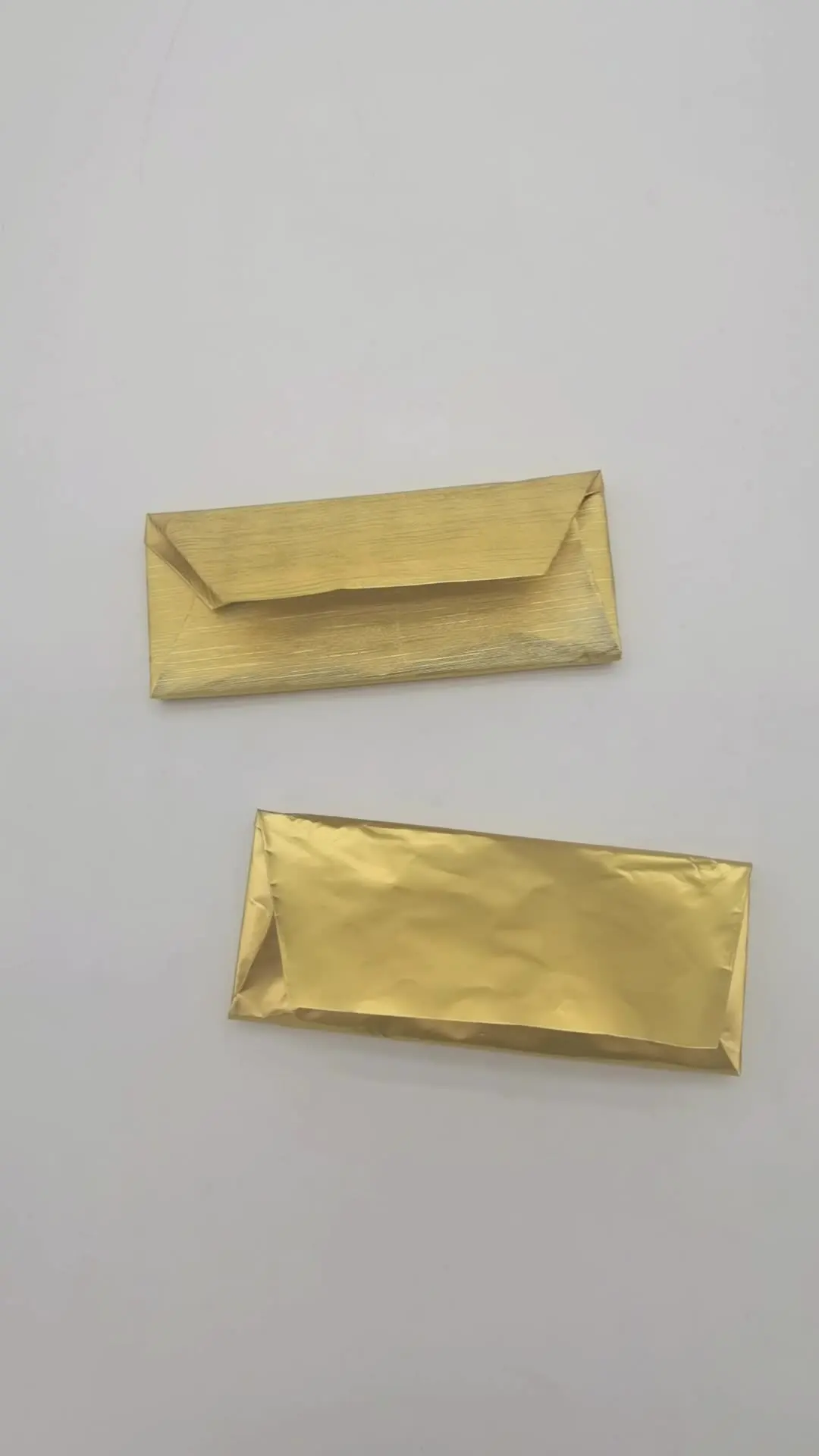 Quesuc Confezione da 900 involucri di cioccolato per caramelle in alluminio per decorazioni fatte in casa con caramello e caramelle fai da te quadrate, 9 colori