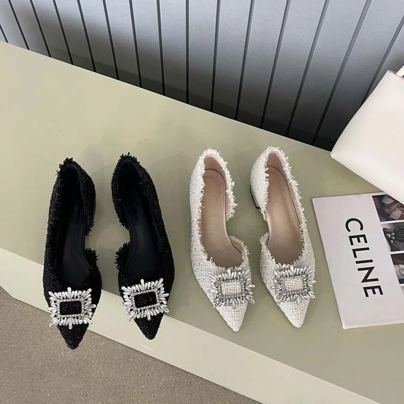 

Женские туфли на низком каблуке, с острым носком и пряжкой