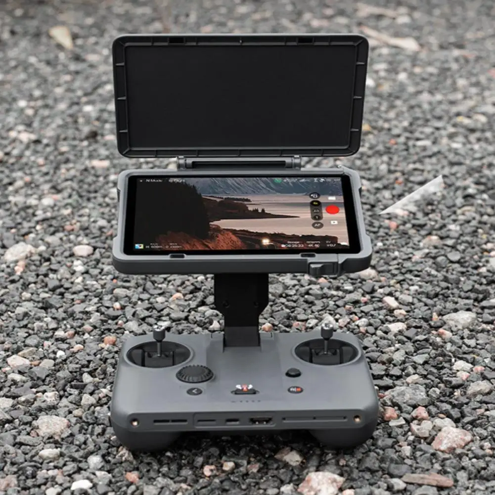 Pare-soleil et housse de protection pour DJI RC Pro 2 de côté, avec la télécommande en arrière-plan.