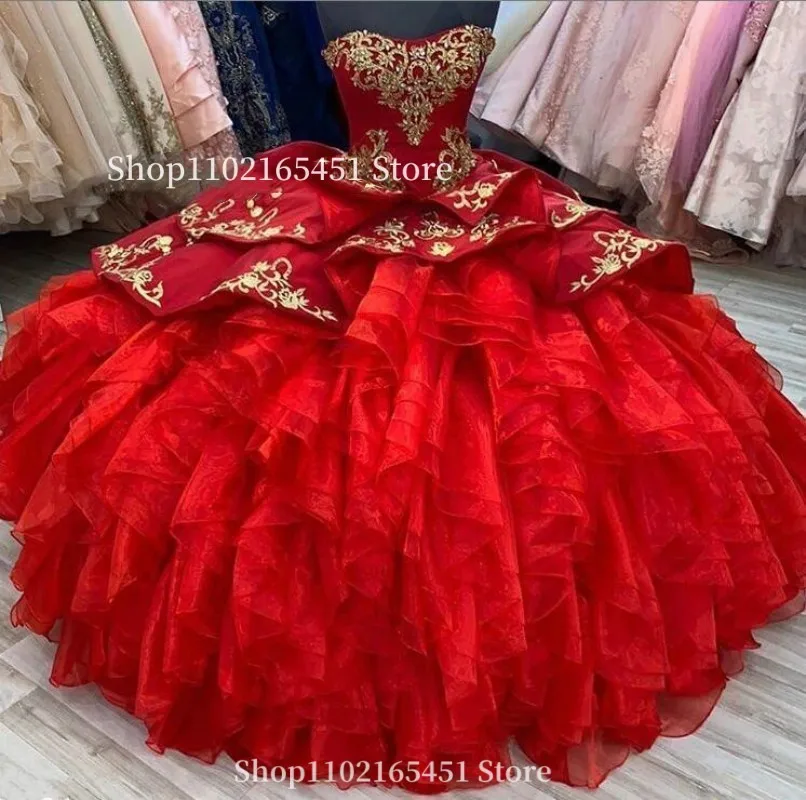 Red Prom Quinceanera Dresses Gold Sweetheart Lace Applique Tiered Skirt Strapless Corset Tulle Sweet 15 Ball Gowns