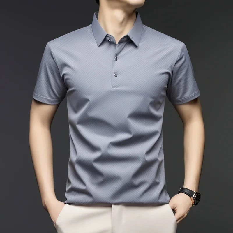 Polo elegante da uomo con motivo a righe, a maniche corte, casual, slim fit, per occasioni semi-formali e uso quotidiano. - immagine 4