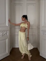 Ensemble pantalon et haut plissé tendance pour femme, débardeur court uni à bretelles, pantalon à taille élastique et lacets, nouvelle collection 2026, tenue décontractée pour femme 2