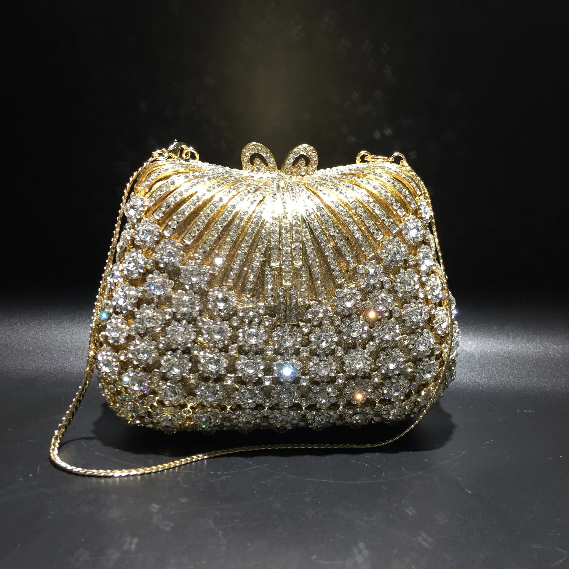 

Women Crystal Clutch Metal Crystal Hollow-out Evening Bag Luxurious Party Handcrafted Diamond-studded Handbag Wedding Bride Bag