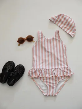 New Sun-proof Beach Vacation costumi da bagno per neonati novità estiva abbigliamento per bambini costumi da bagno Bikini con volant di un pezzo + cappello per bambini 2 pezzi 1