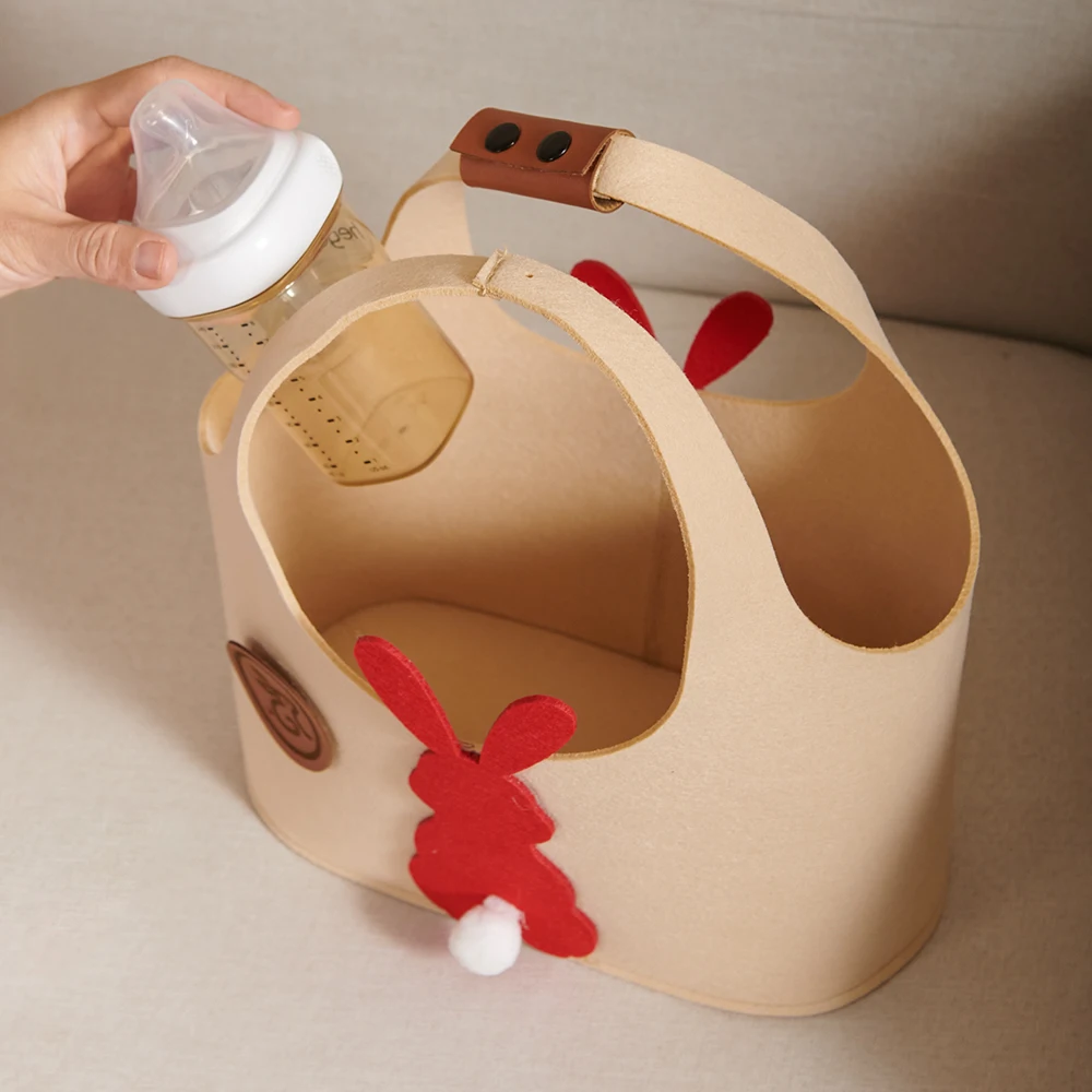 사랑스러운 빨간색 크리스마스 토끼가 포함된 Sunveno 축제 펠트 기저귀 가방 ? 세련되고 실용적인  필수품 정리함