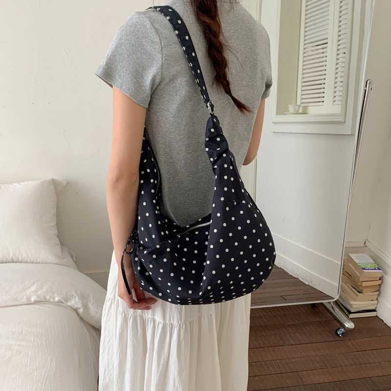 Borsa a tracolla da donna a pois, morbida e leggera in nylon, con tracolla regolabile, casual, di grande capacità - immagine 2