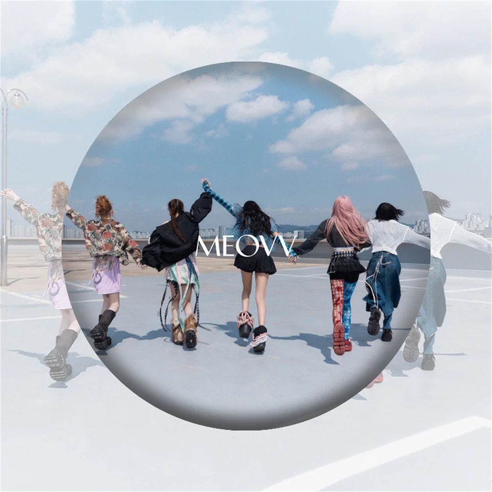 KPOP MEOVV Album MY EYES OPEN VVIDE Metal Badge Member Photo