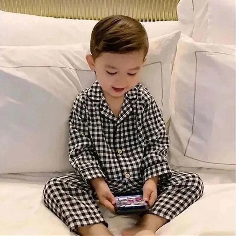 Pigiama per bambini con motivo scozzese completo morbido per ragazzi camicia da notte per bambini Set di due pezzi estate autunno top a maniche lunghe pantaloni Homewear  1501