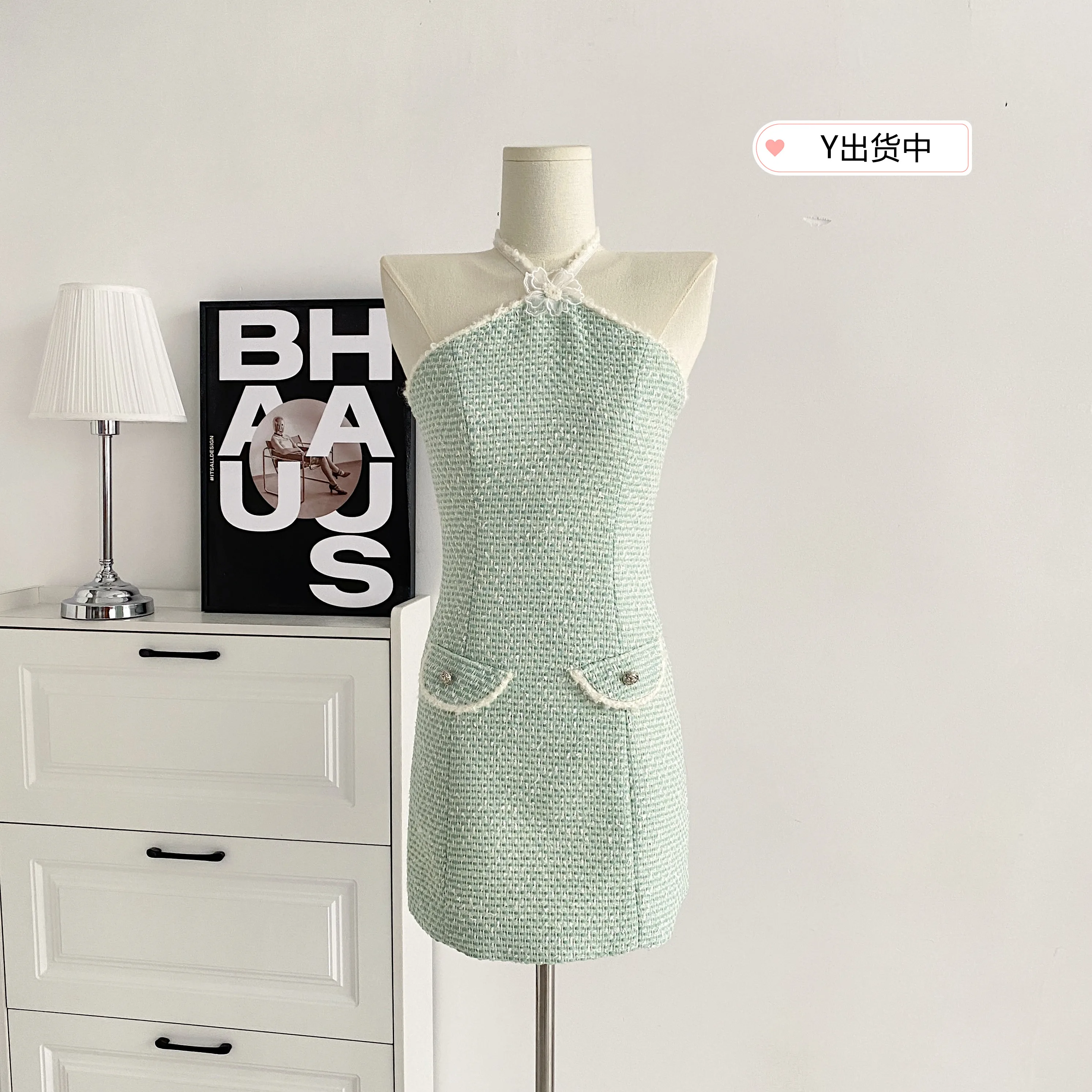 

Женское платье, новинка весны 2023, соблазнительное однотонное милое платье принцессы с подвесным воротником без рукавов, галстуком, цветами и бусинами, Короткое женское платье