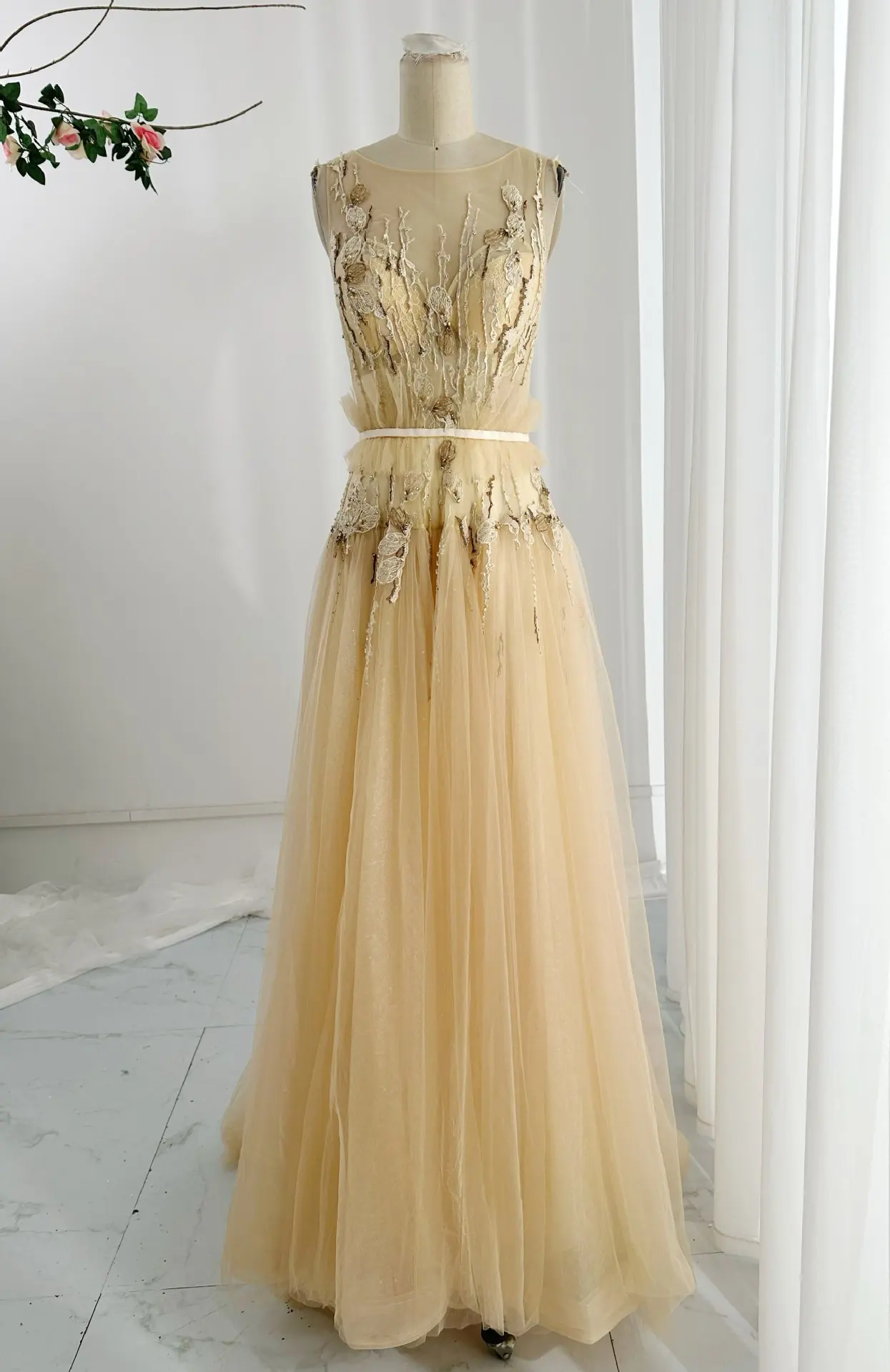 

Модное тонкое ТРАПЕЦИЕВИДНОЕ Сетчатое вечернее платье цвета шампанского без рукавов, модель M2144