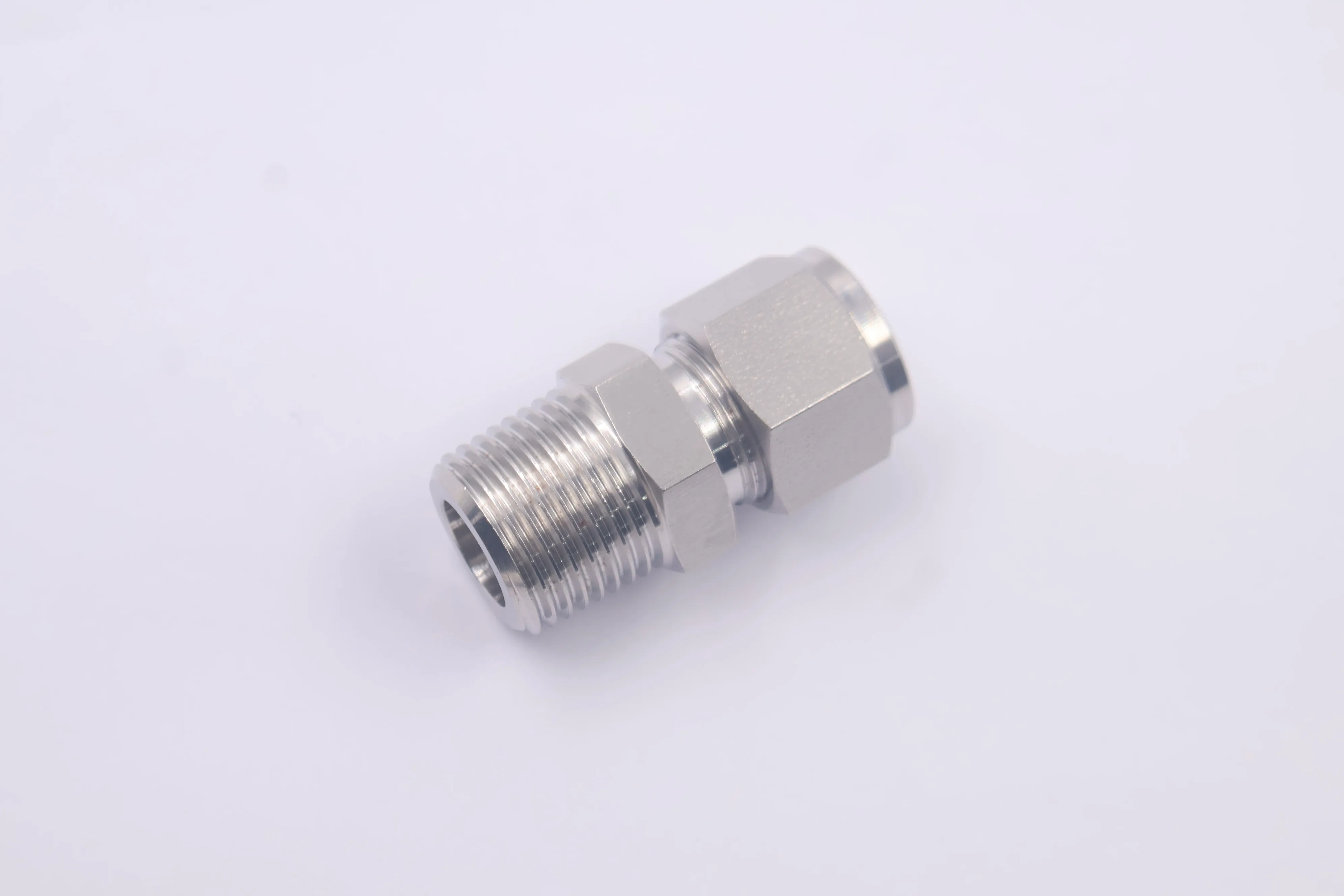 SS-810-1-8RTBT, Tube Fitting, Bored-Through Male Connector, 1/2 in. Tube OD x 1/2 in. Male ISO Tapered Thread