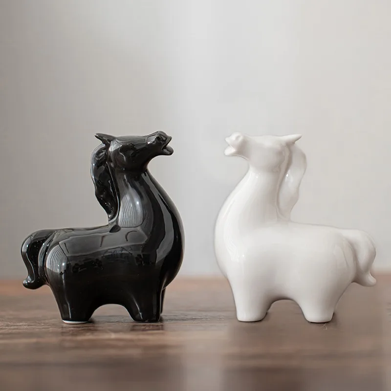 Ceramic Pony Tea Pet Ornament Home Black Horse Decoration Gilded High-end Handmade White Porcelain Horse Ornament Tea Playing