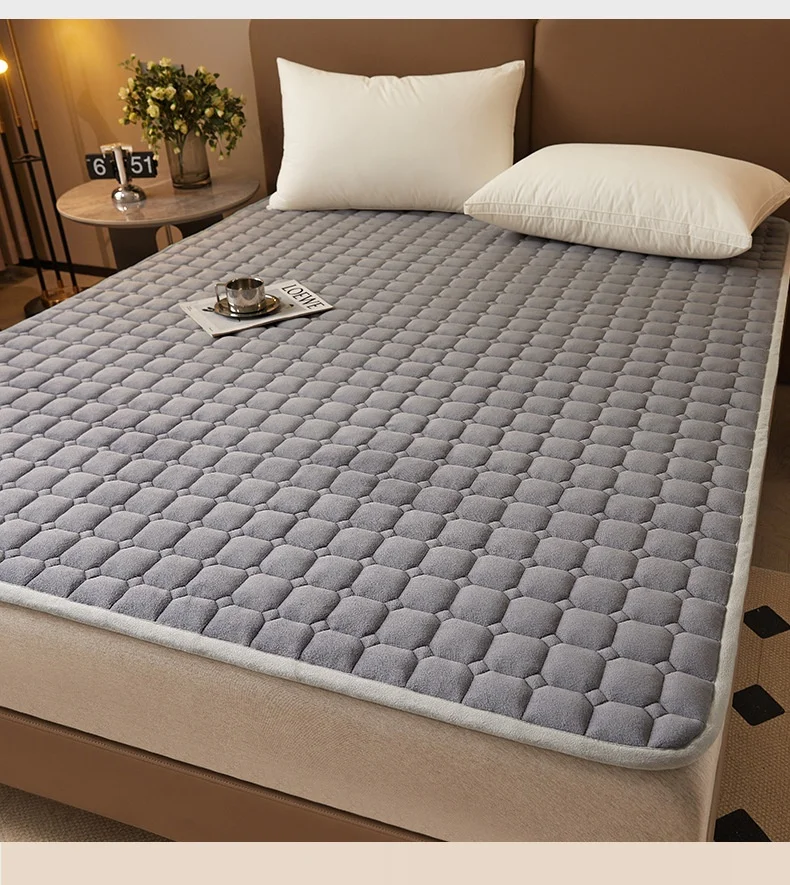 Description Picture 5 of itemFall / Winter Thick Mattress Pad Plus Cotton Plush Bed Mattresses Chunky Soft Mattress Topper Nonslip Fixed Double Mattress