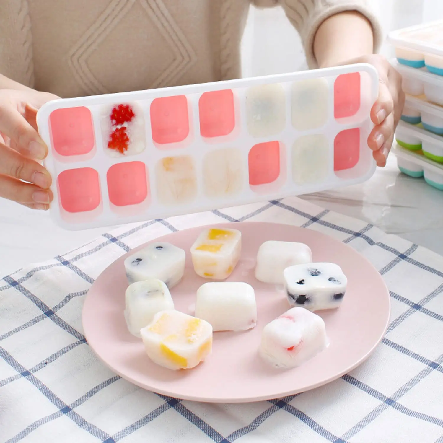 14 Grids Ice Maker Mold Reusable Silicone Ice cube Mold Ice Maker with Removable Lids Kitchen Tools Freezer Ice Blocks Maker