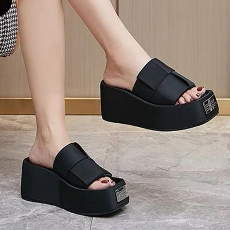 Women Summer Slippers Platform Metal Decoration Sandals Garden Shoes High Quality Slids Trend Comfortable Casual Outdoor Sandals 4
