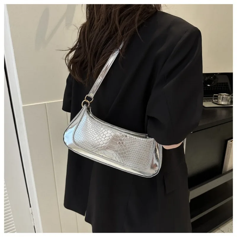French Niche Design Stick Underarm Shoulder Bag for Women New Trendy Versatile Solid Color Small Shoulder Bag for Women