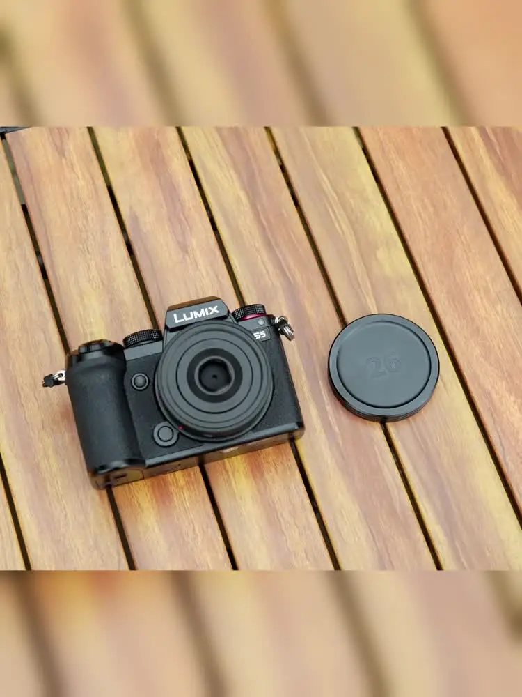 Защитная крышка объектива JJC для Panasonic Lumix S 26 мм F8
