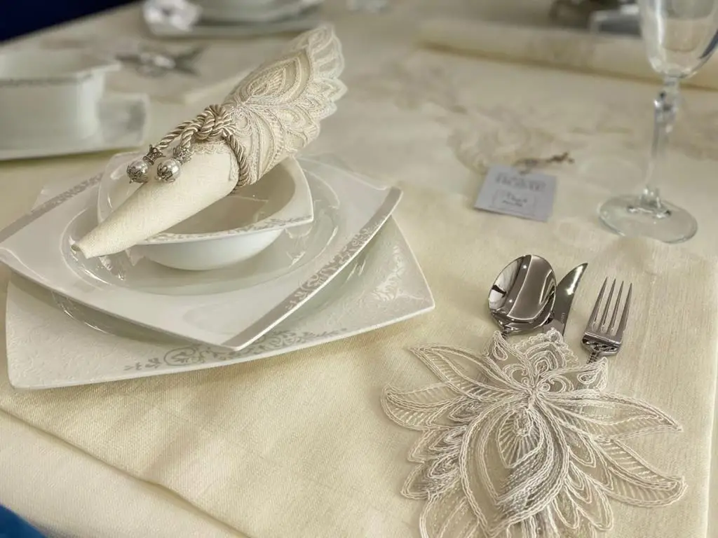 French Lace Hand Handwork Lotus 34 Paranza American Service Set Cream