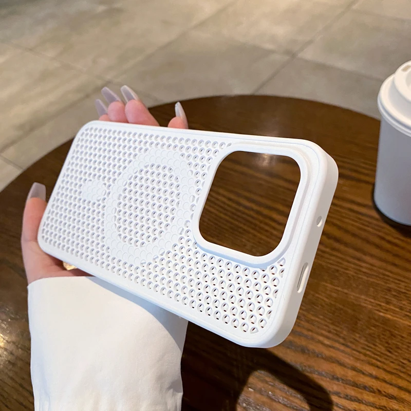 Magnetic Honeycomb Cooling Case with Heat Dissipation