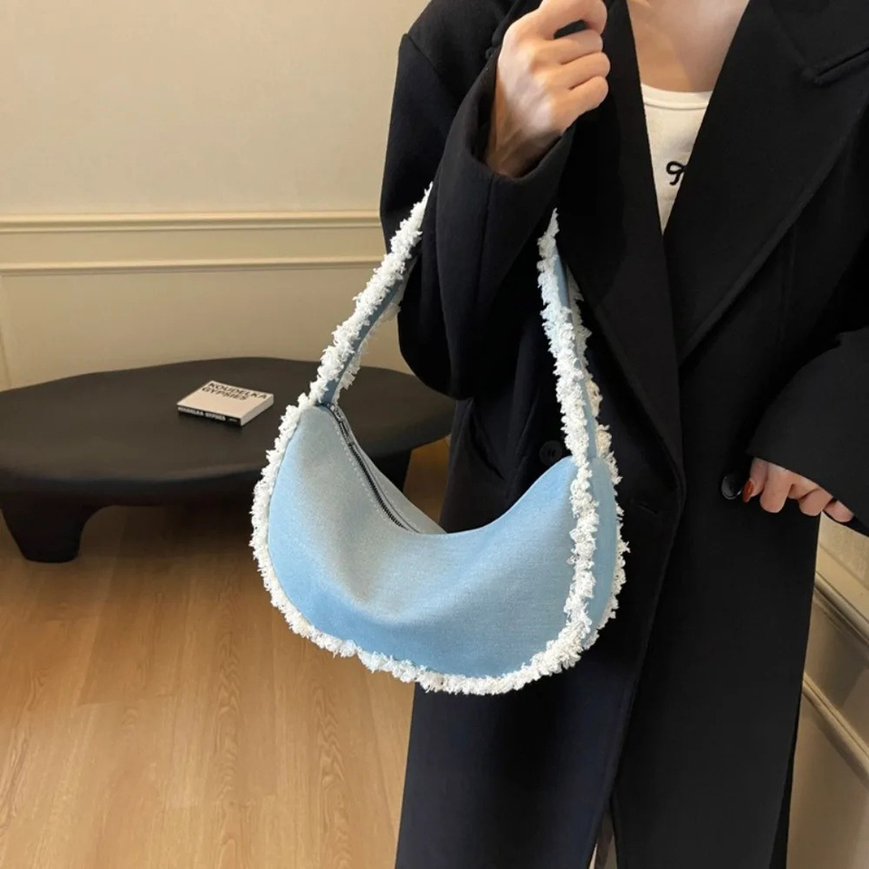 Women's Casual Bag of A Moon-shaped Shoulder Bag or Handbag with Fringed Armpits Rough Edge Design