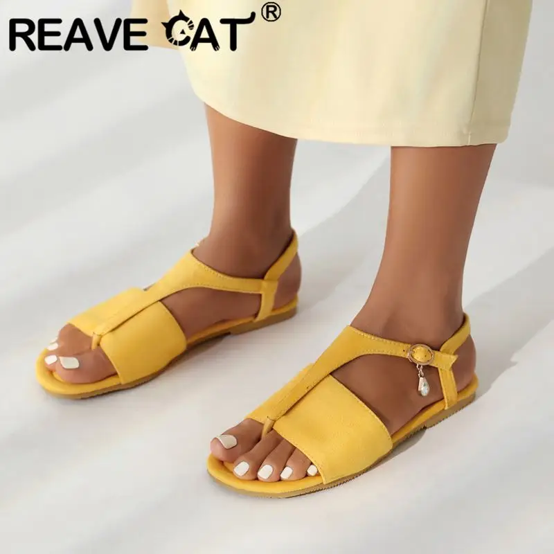 

Женские босоножки с застежкой REAVE CAT, новые летние мягкие повседневные босоножки из флока с пряжкой и Т-образным ремешком бриллиантами 49 50, лето 2024