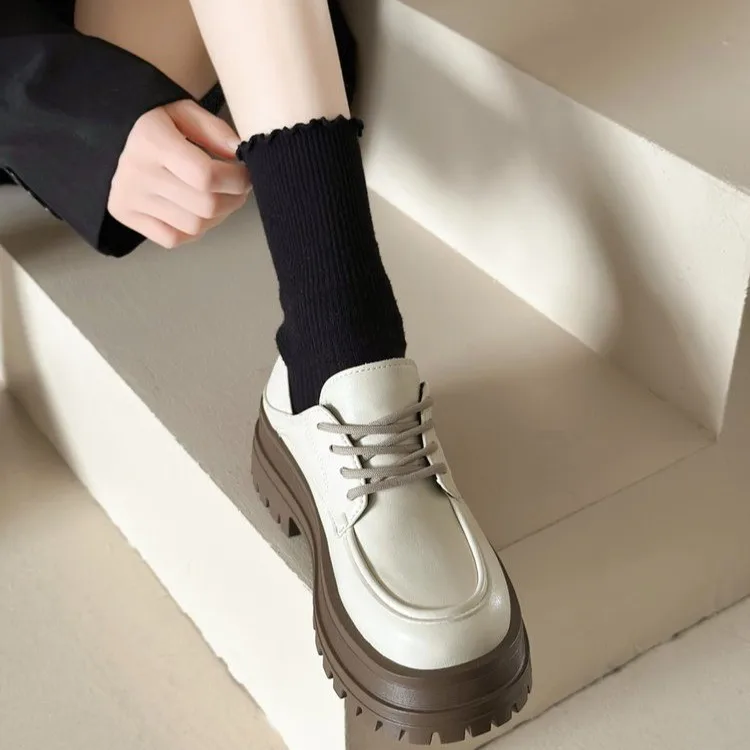 

2024 British Style Pointed Toe Casual Sneakers Modis Clogs Platform Oxfords Shallow Loafers Heels Women Women Shoes