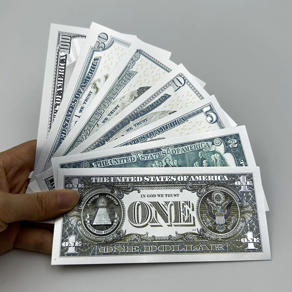 Soyez prudent on s'est fait passer un faux 50$ (celui du bas) **billet plus  rouge/brun. **le relief du braille est inexistant. **bonne différence au  toucher du papier aussi. Mise à jour: je, image size:1000x1000