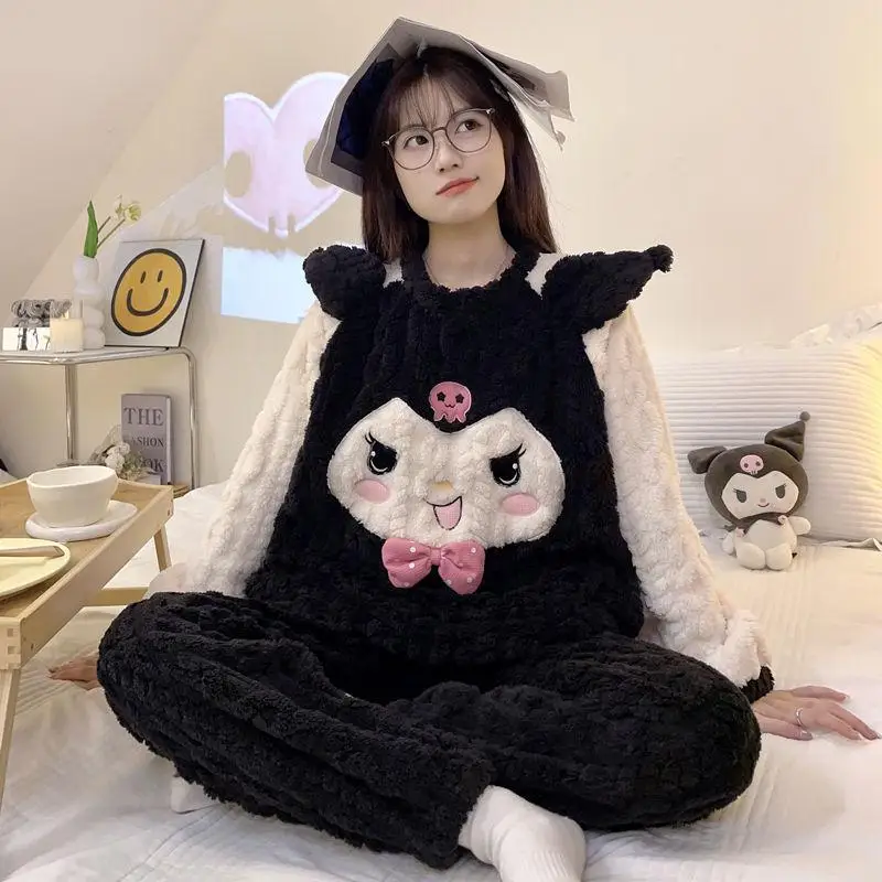 

Женская ночная рубашка Sanrioed Kuromi с милыми сердечками для девочек, домашняя одежда, аниме кавайная зимняя утепленная бархатная теплая Домашняя одежда, комплект
