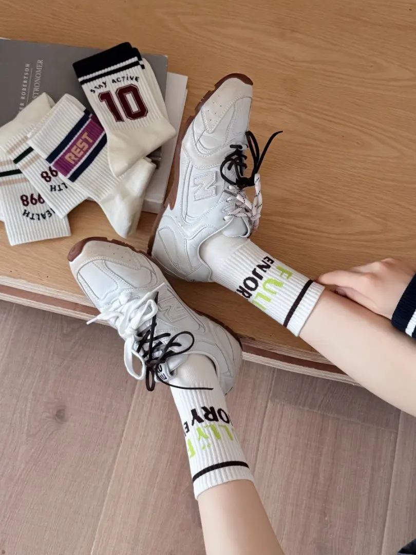 5 Paar modische Damensocken, neue Mädchen-Street-Casual-Crew-Socken, atmungsaktiv, mit Buchstabenmuster, trendig, bequem, Baumwollsocken, lange Socken – Detail 27