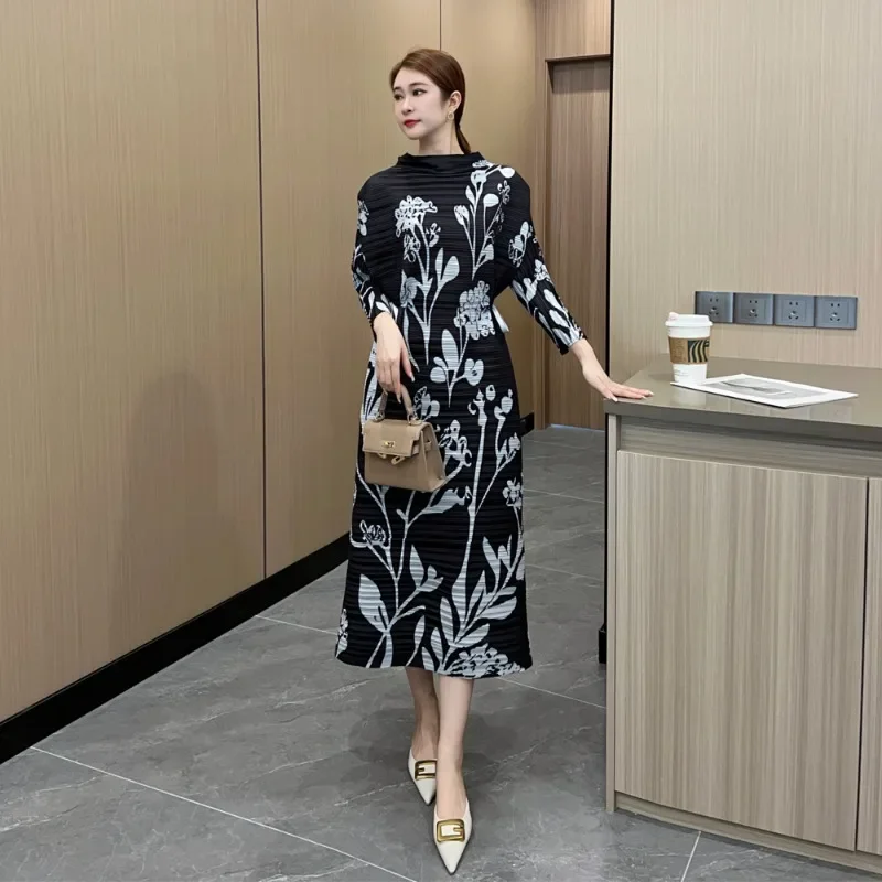 

Платье женское Плиссированное средней длины с поясом и длинным рукавом